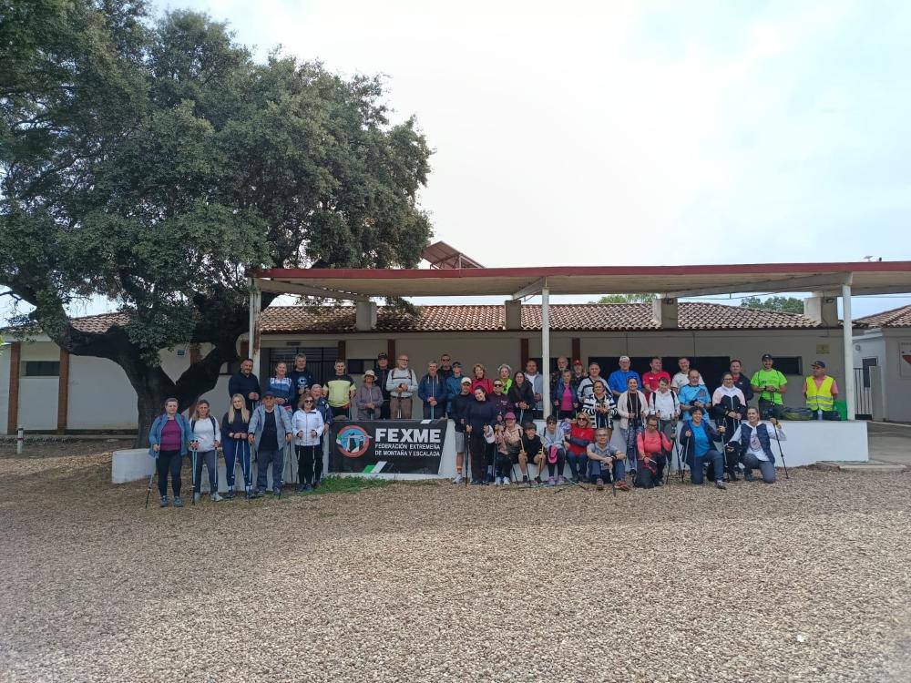 Imagen Gran participación en la jornada de marcha nórdica en Casas de Don Antonio